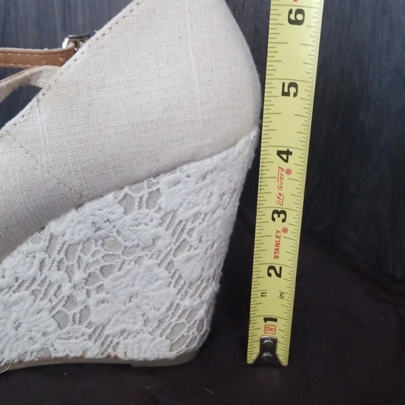 SOLD!  SODA  Wedges - Picture 6 of 7